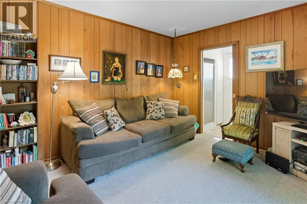 20 CRESTWOOD Drive