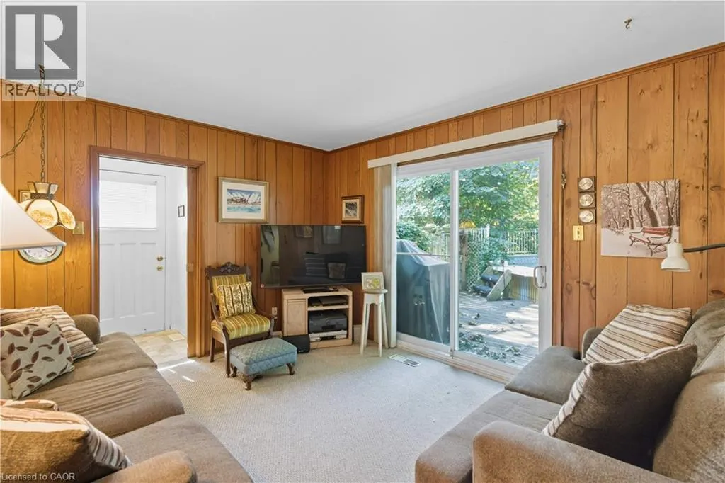 20 CRESTWOOD Drive