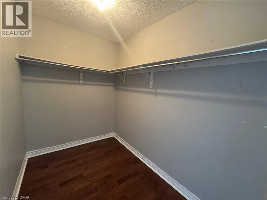 1112 CUMMING Boulevard
