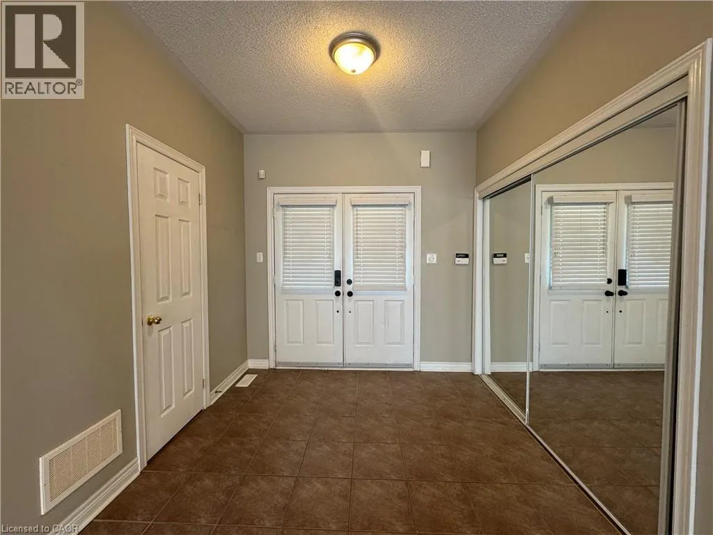 1112 CUMMING Boulevard