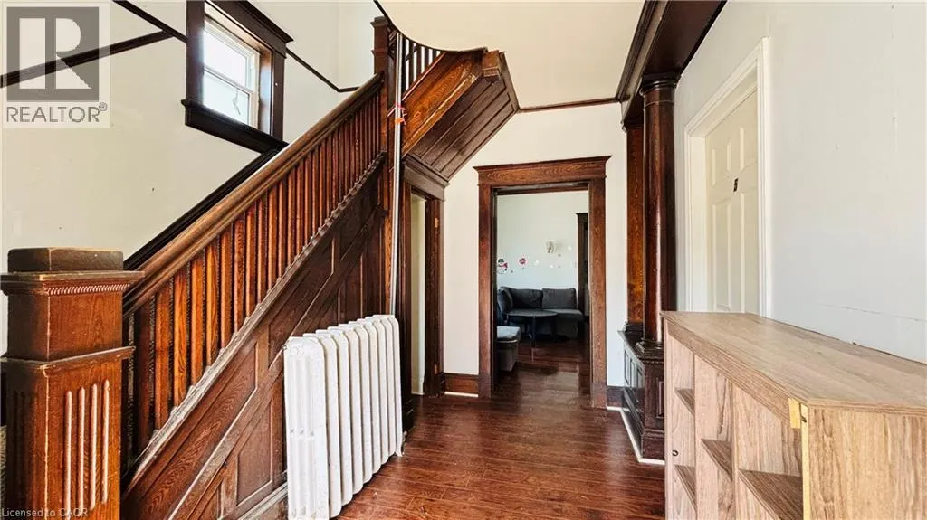 30 REGINA Street N
