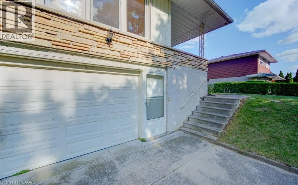 12 OLD YORK Crescent