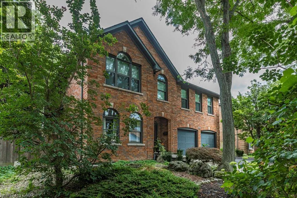 223 BRIAR HILL Crescent