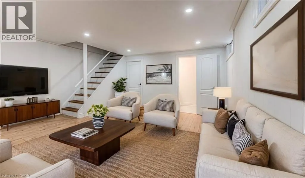 100 LILLIAN Drive Unit# B, #B