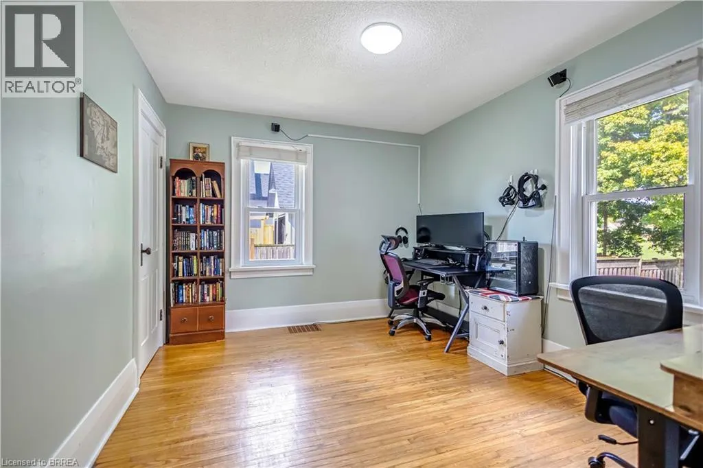 118 MAIN Street W