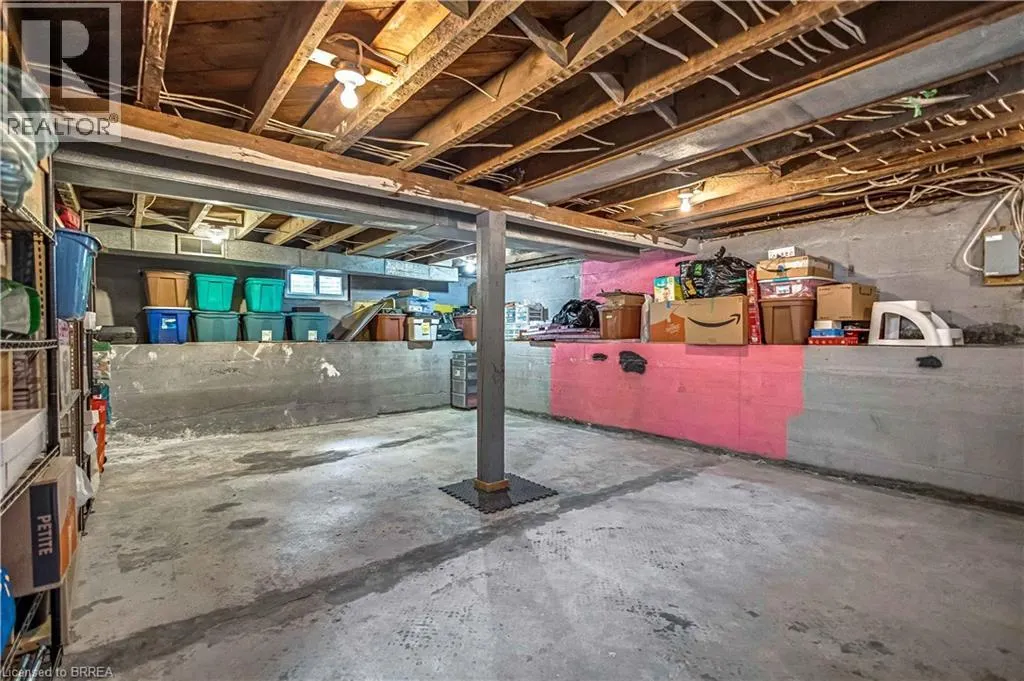118 MAIN Street W