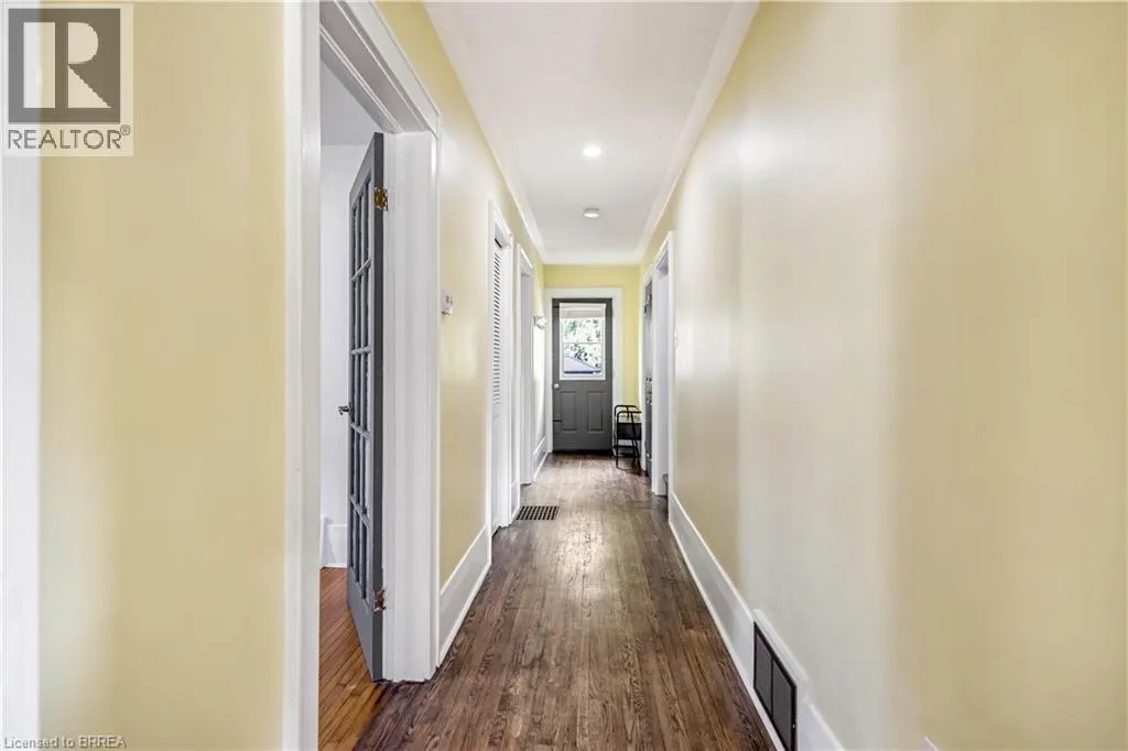 118 MAIN Street W