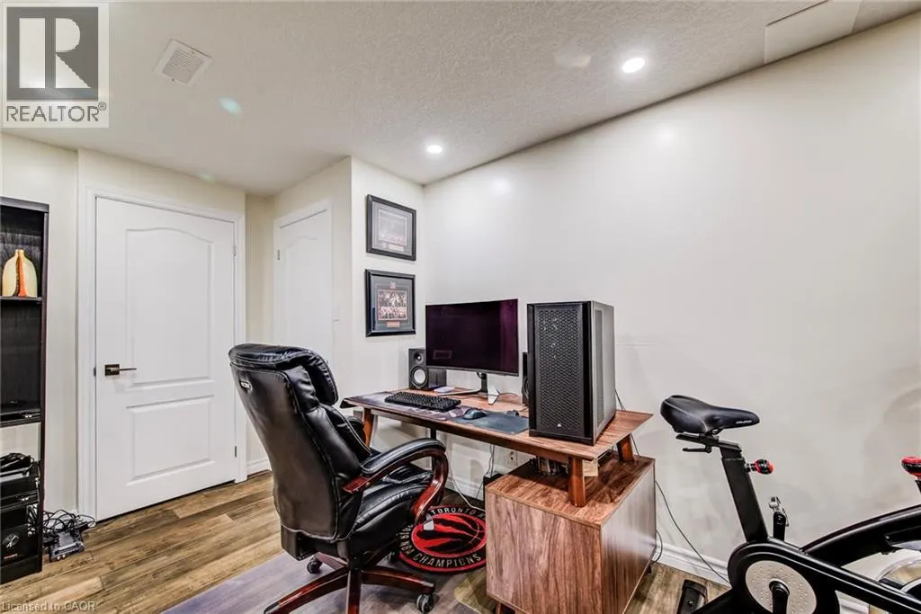7 STRATUS Street