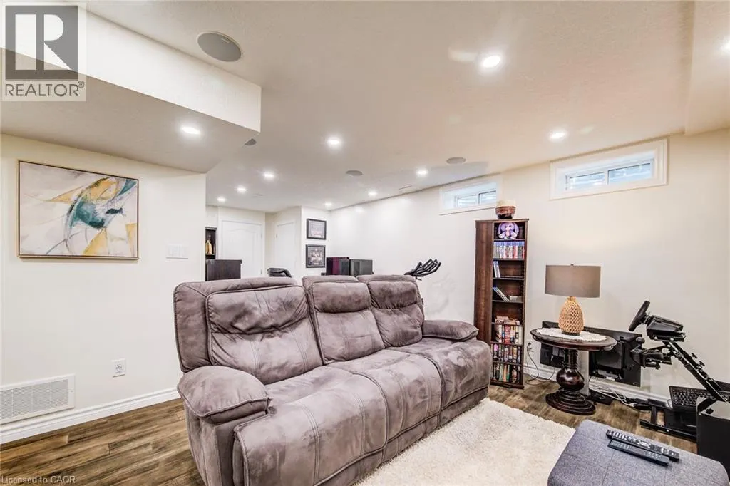7 STRATUS Street