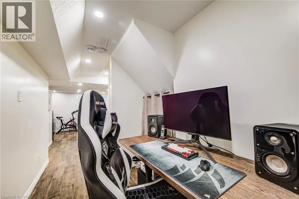 7 STRATUS Street