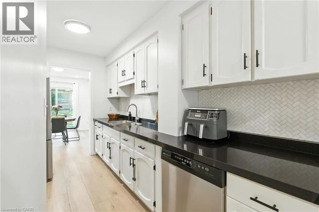 2252 WALKERS Line Unit# 4, #4