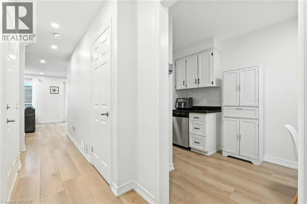 2252 WALKERS Line Unit# 4, #4