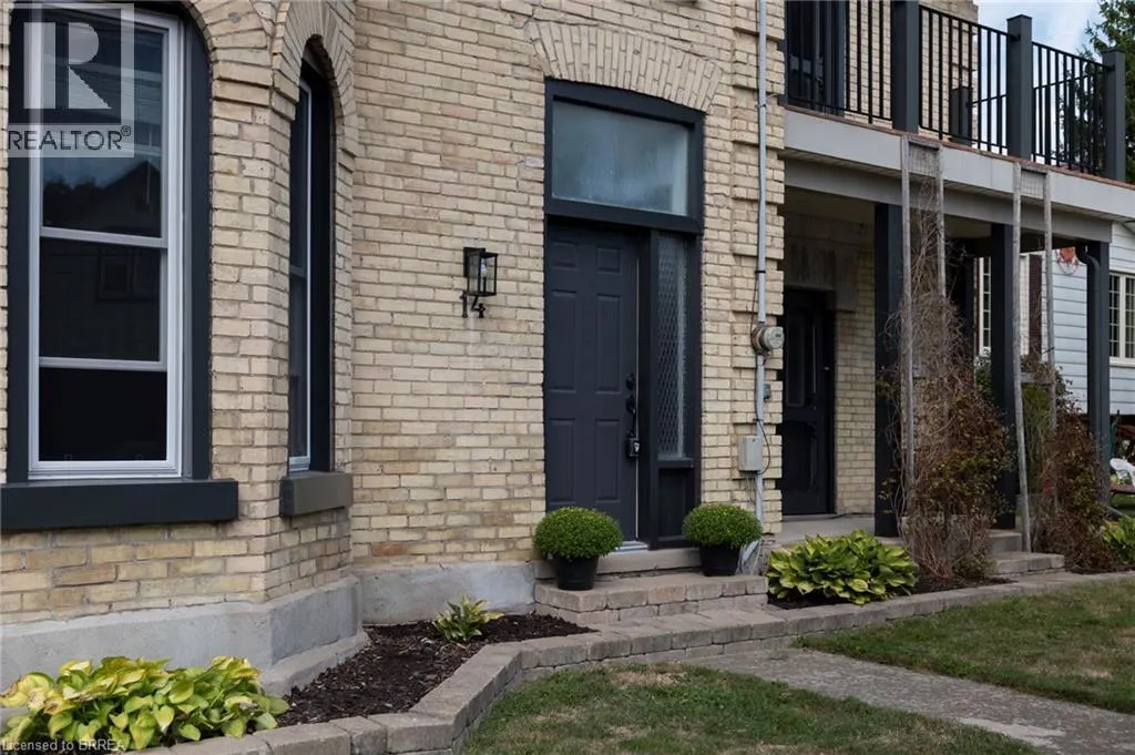 14 ELGIN Street W