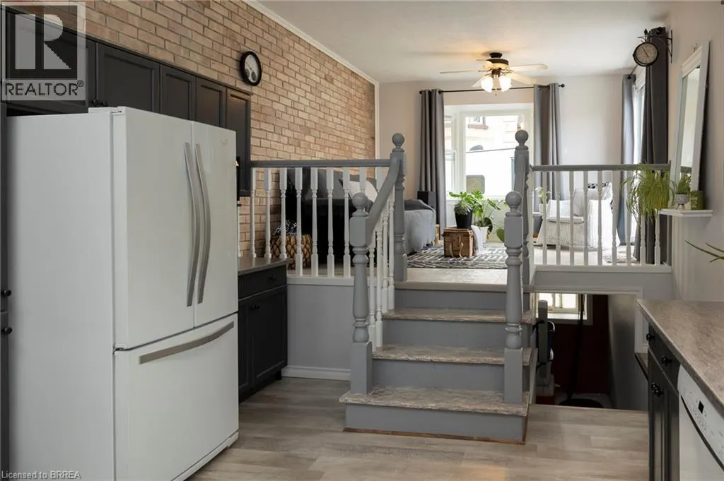 14 ELGIN Street W