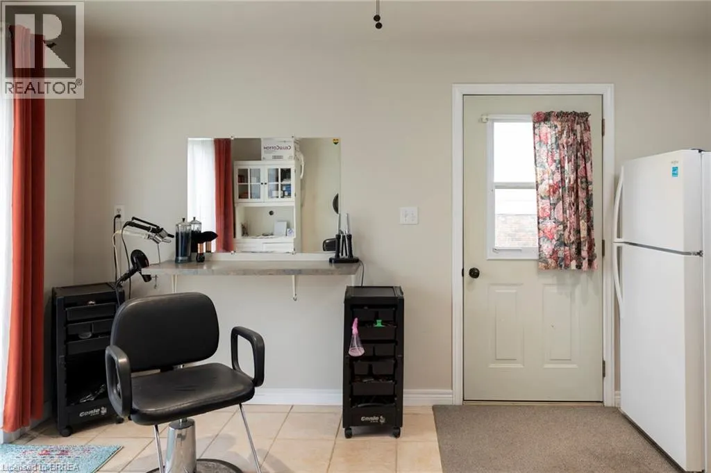 14 ELGIN Street W