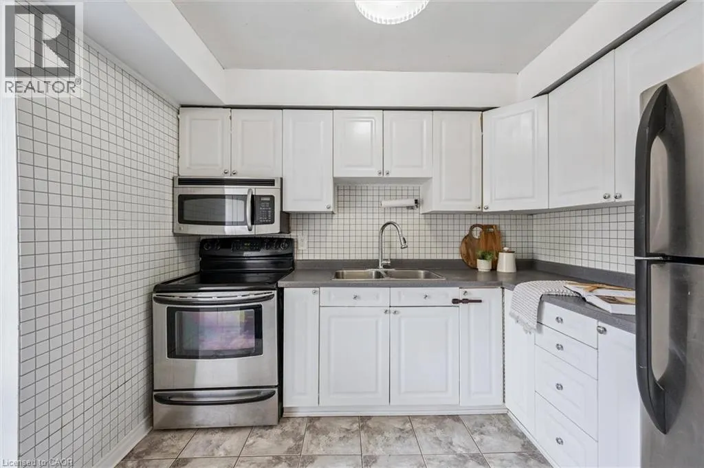 32 MOWAT Boulevard Unit# 52, #52