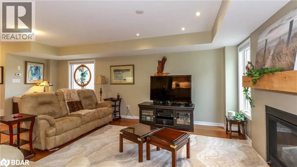 28 MASTERS Crescent