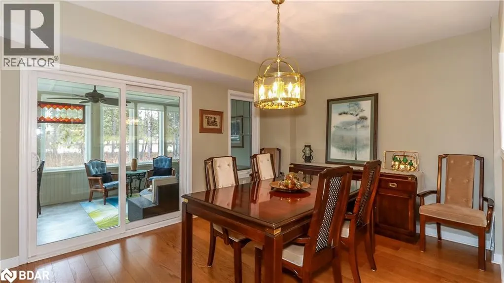 28 MASTERS Crescent