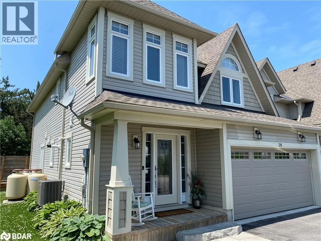 28 MASTERS Crescent
