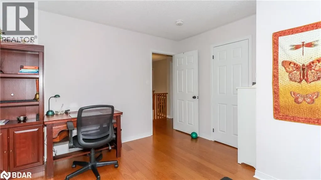 28 MASTERS Crescent