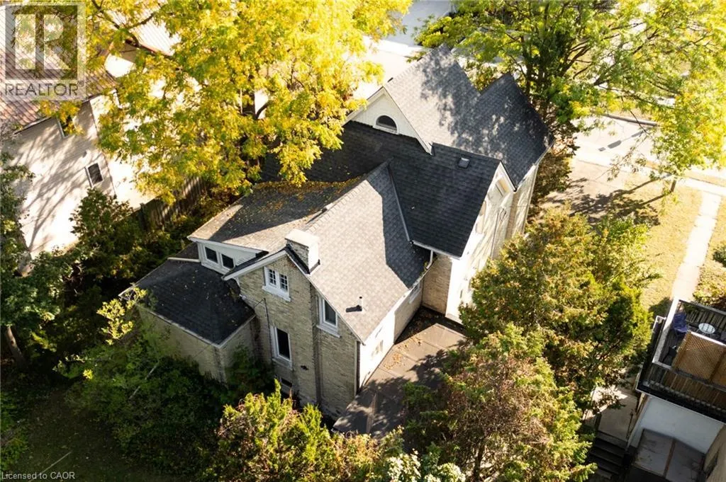 44 ELLEN Street E