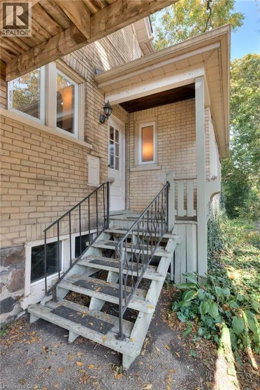 44 ELLEN Street E