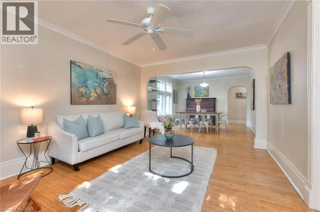 44 ELLEN Street E