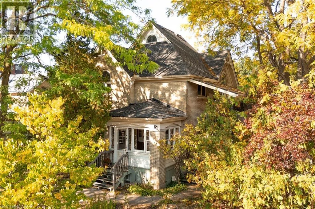 44 ELLEN Street E