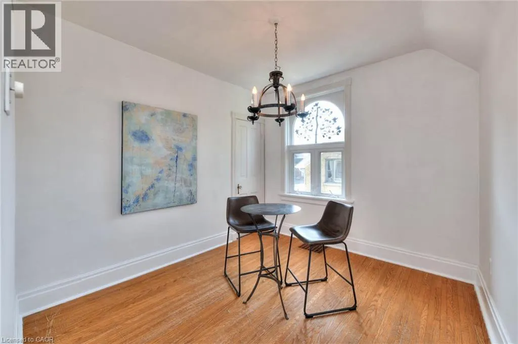 44 ELLEN Street E
