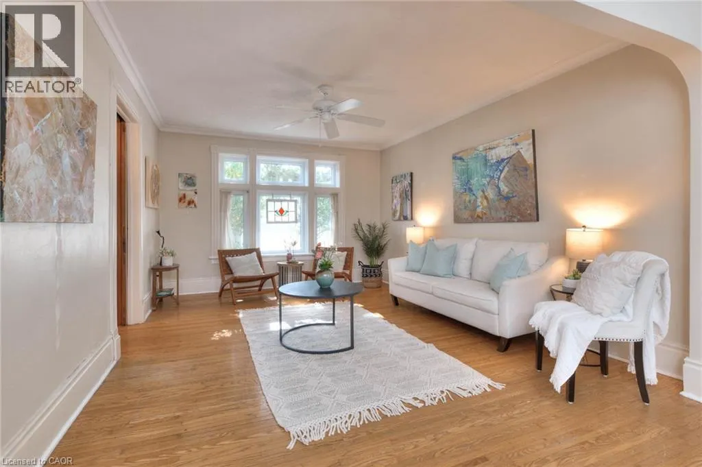 44 ELLEN Street E