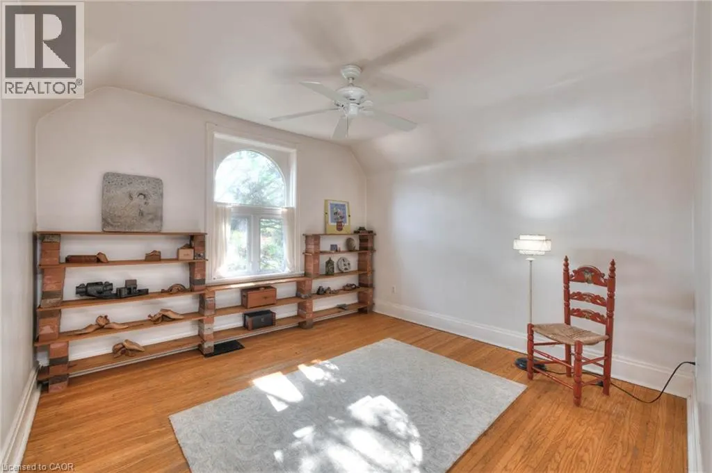44 ELLEN Street E