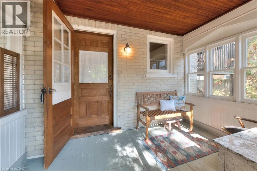44 ELLEN Street E
