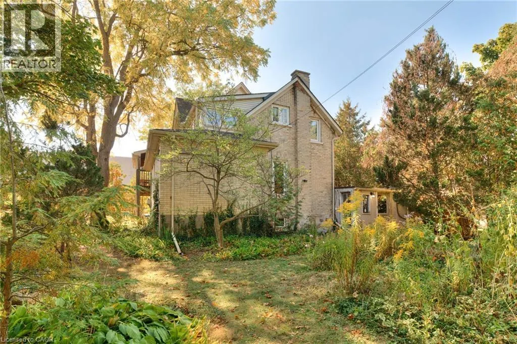 44 ELLEN Street E
