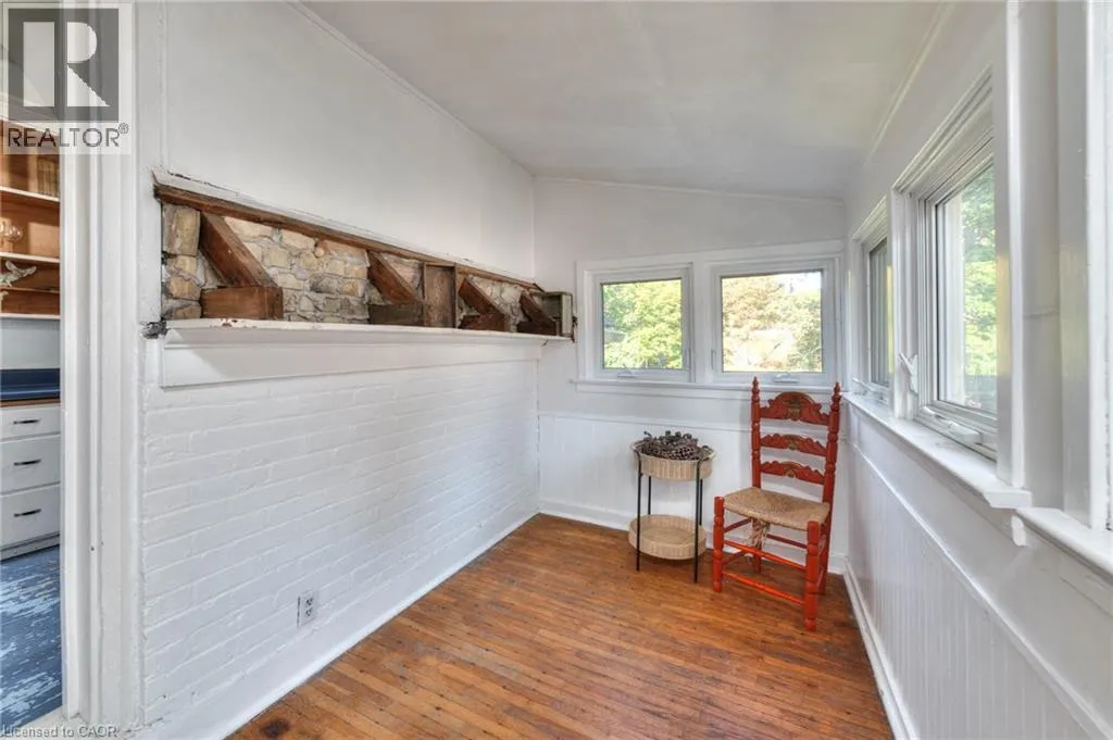 44 ELLEN Street E