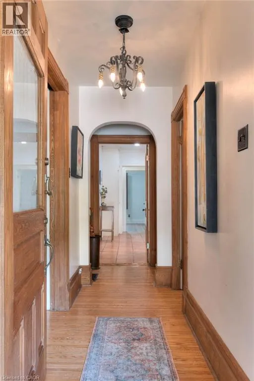 44 ELLEN Street E