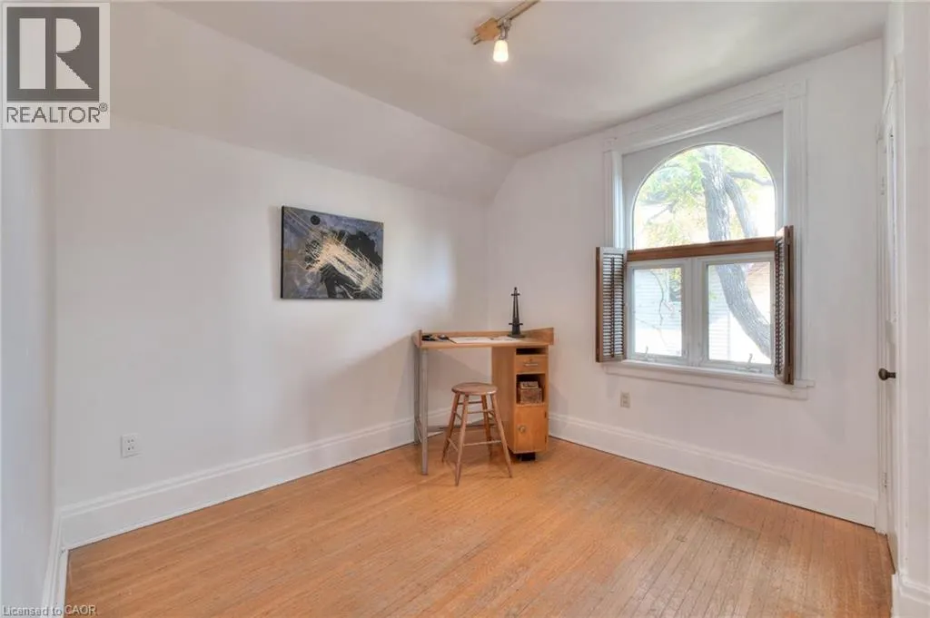 44 ELLEN Street E