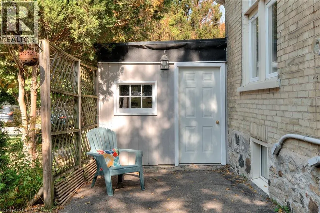 44 ELLEN Street E