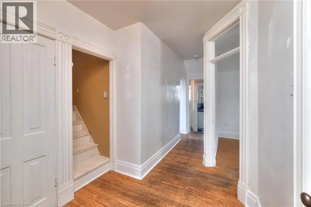 44 ELLEN Street E
