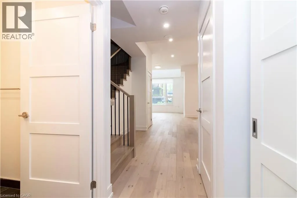 5 WELLINGTON Street S Unit# 102, #102
