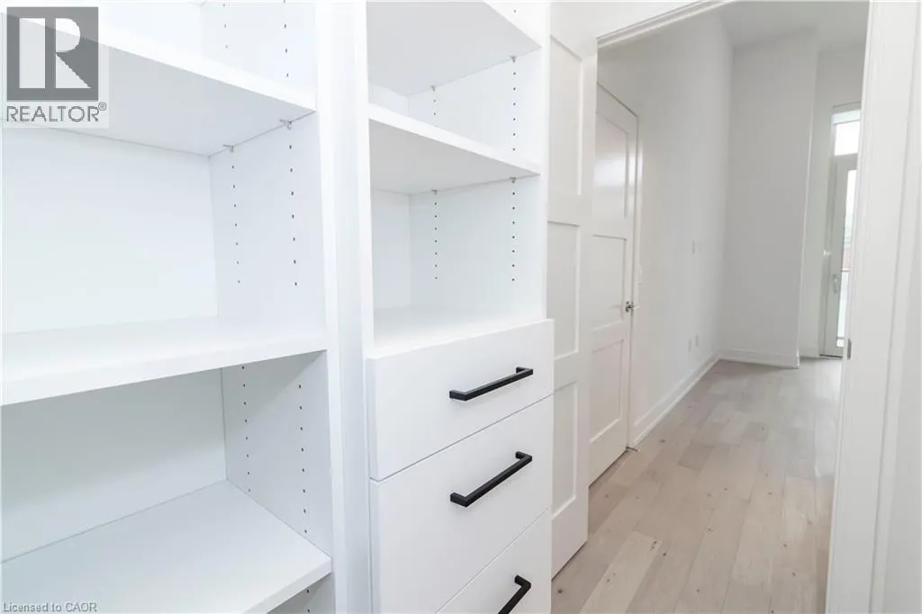 5 WELLINGTON Street S Unit# 102, #102