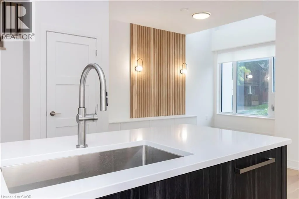 5 WELLINGTON Street S Unit# 102, #102