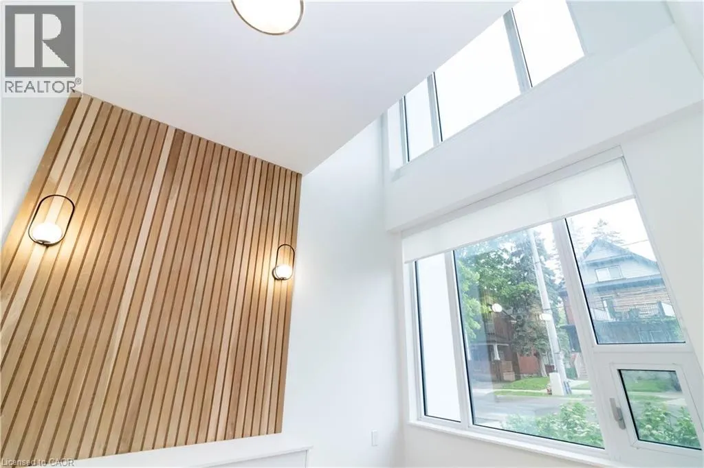 5 WELLINGTON Street S Unit# 102, #102