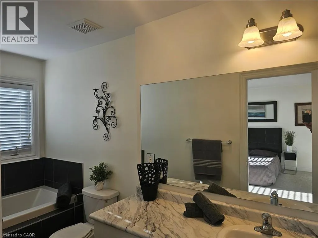 7 LADY EVELYN Crescent