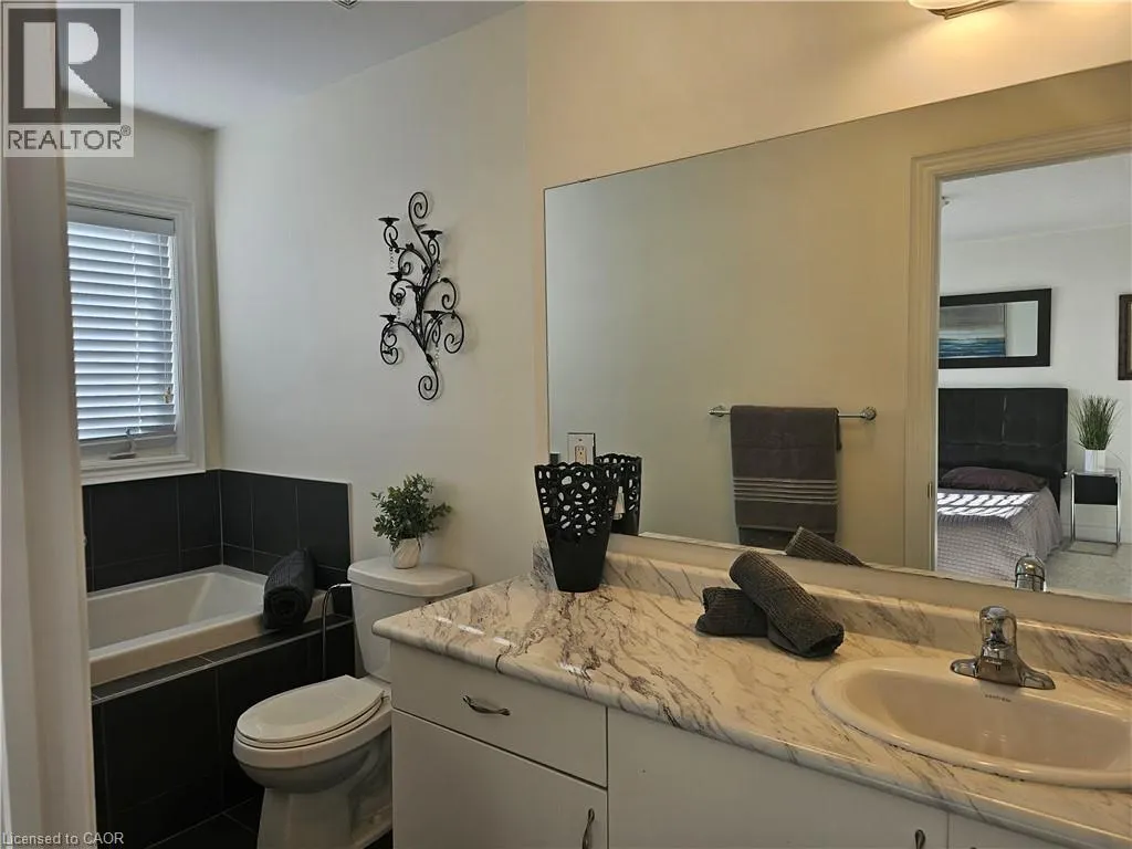7 LADY EVELYN Crescent