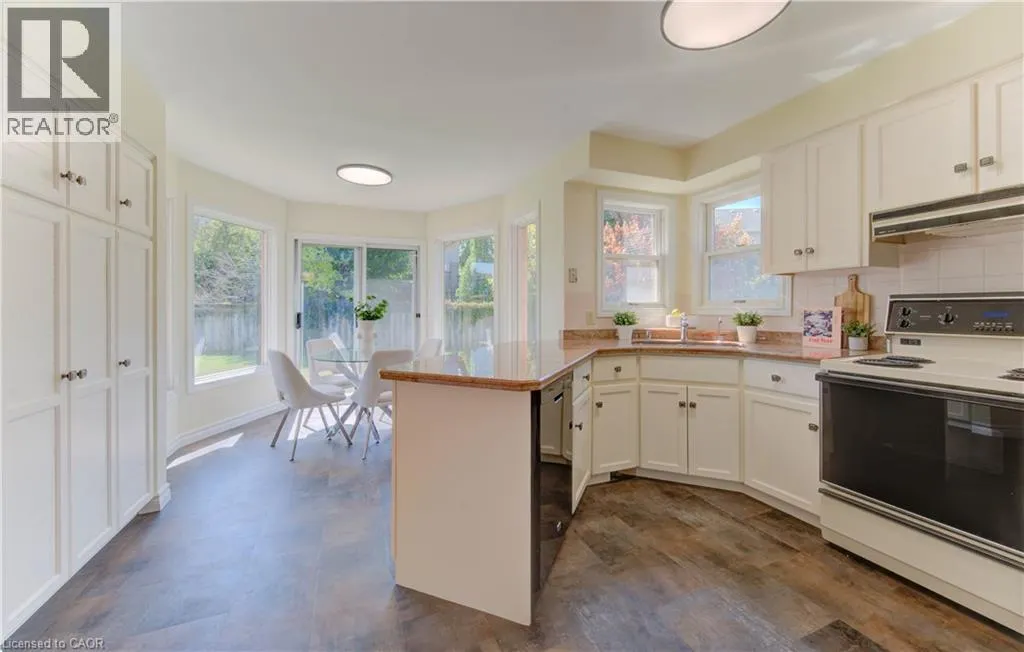 53 LYNNVALLEY Crescent