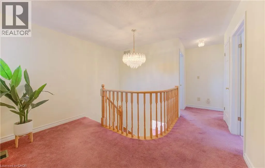 53 LYNNVALLEY Crescent