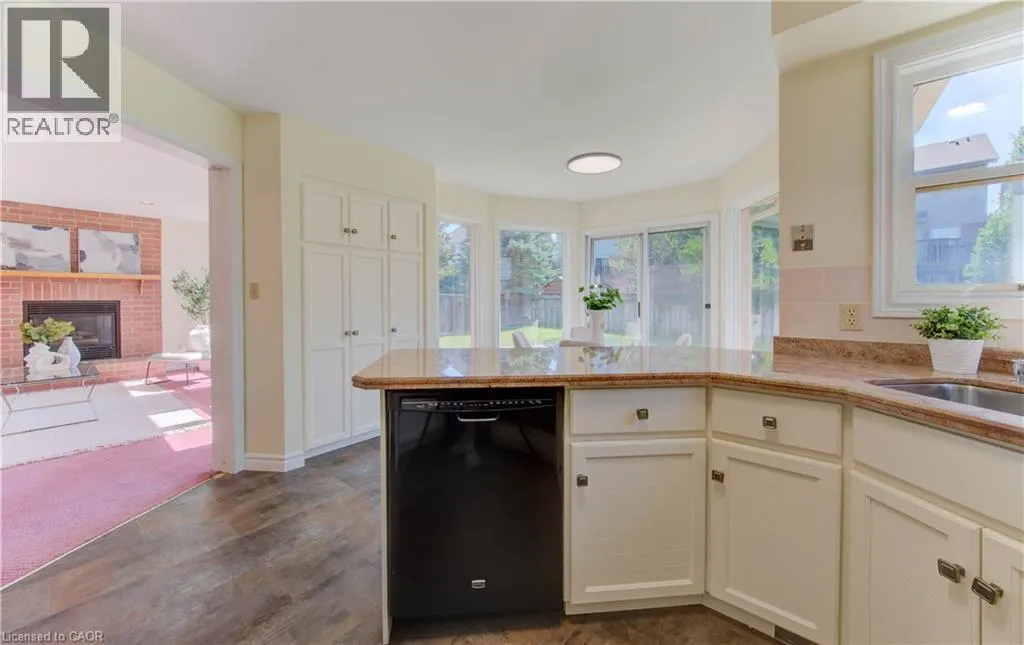 53 LYNNVALLEY Crescent