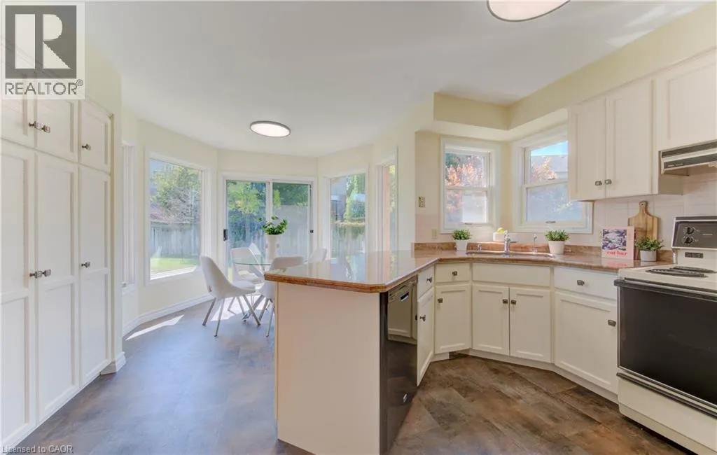53 LYNNVALLEY Crescent