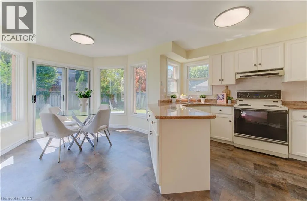53 LYNNVALLEY Crescent