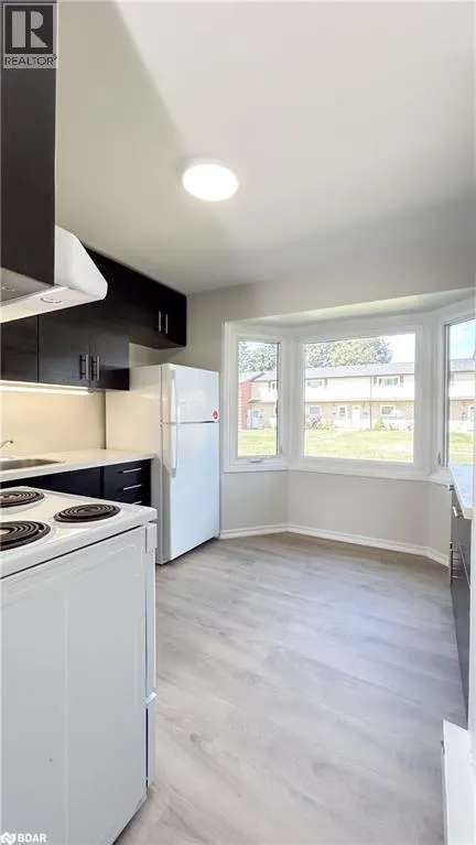 160 JANSEN Avenue Unit# 32, #32